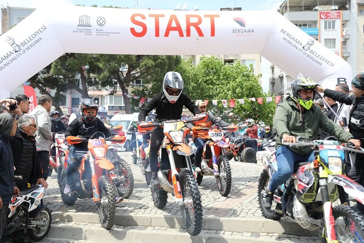 Türkiye Enduro ve ATV Şampiyonası Bergama'da start aldı