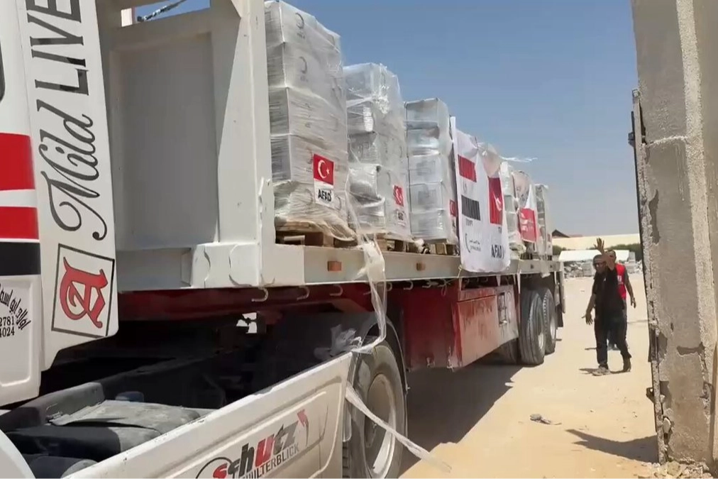 Türkiye'nin bağışları Refah Sınır Kapısı'ndan ulaşıyor