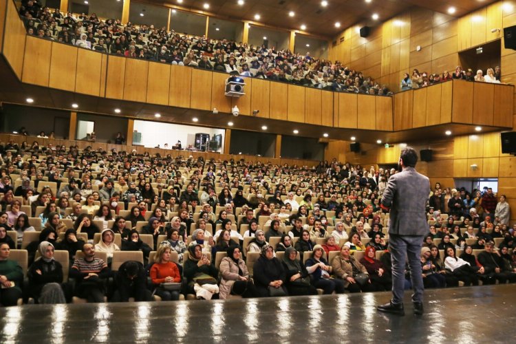 Ünlü Psikolog Gökhan Çınar Rize'de bilgilendirdi