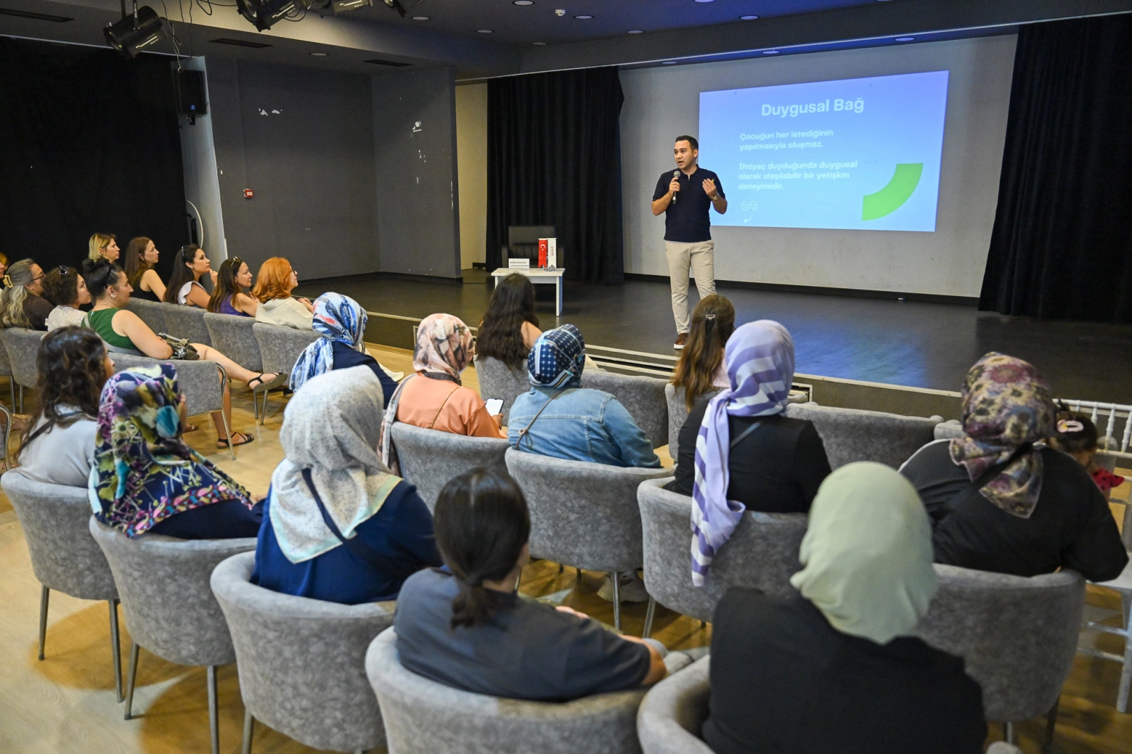 Uzman isimler Bornova’da çocuk eğitimini anlattı