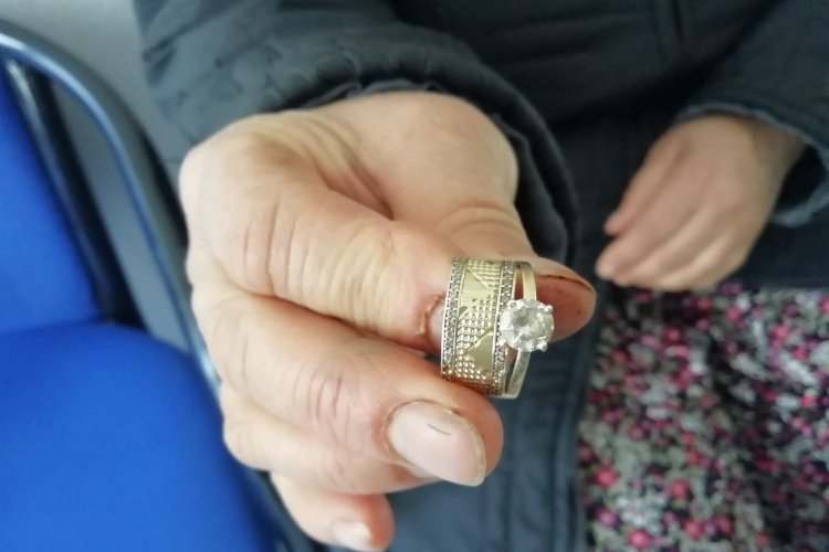 Yaşlı çift alyansını bağışladı... Kızılay'ın hayırseverleri kalplere dokundu