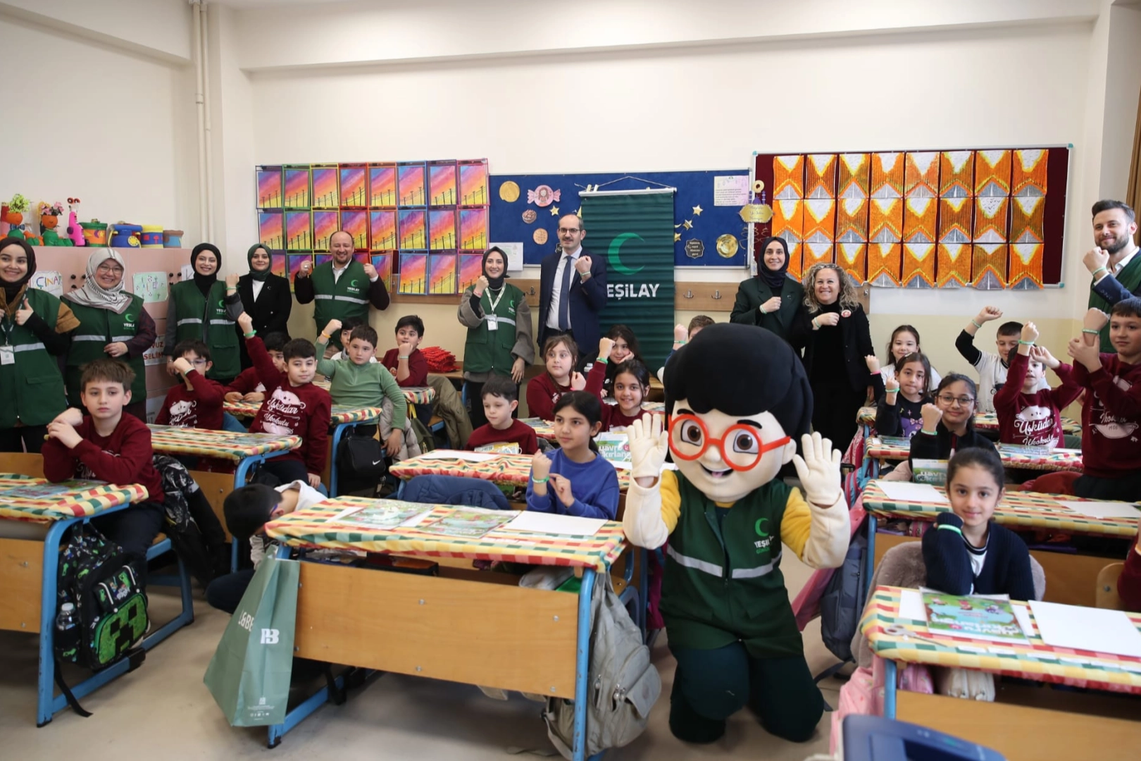 Yeşilay farkındalığı için ilk ders zili 'bağımsız gelecek' için çaldı