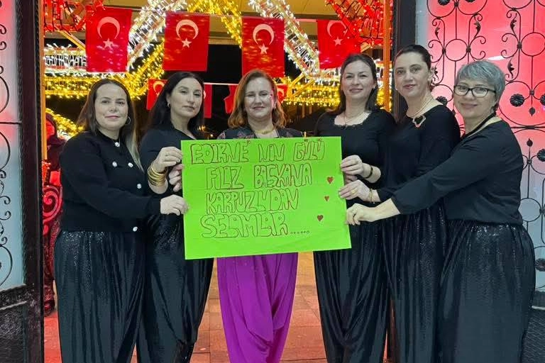Yenikarpuzlu’da 'Şalvar Gecesi' coşkusu... Bin kadın tek yürek