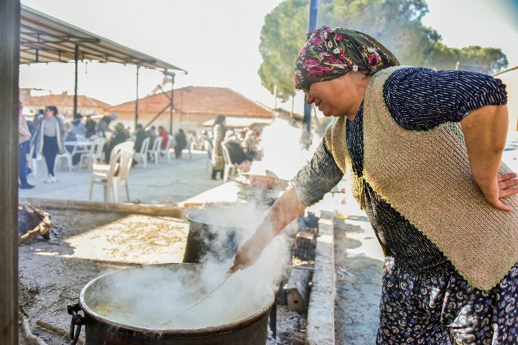 İzmir Aliağa Helvacı'da 'Asker hayrı' düzenlendi 