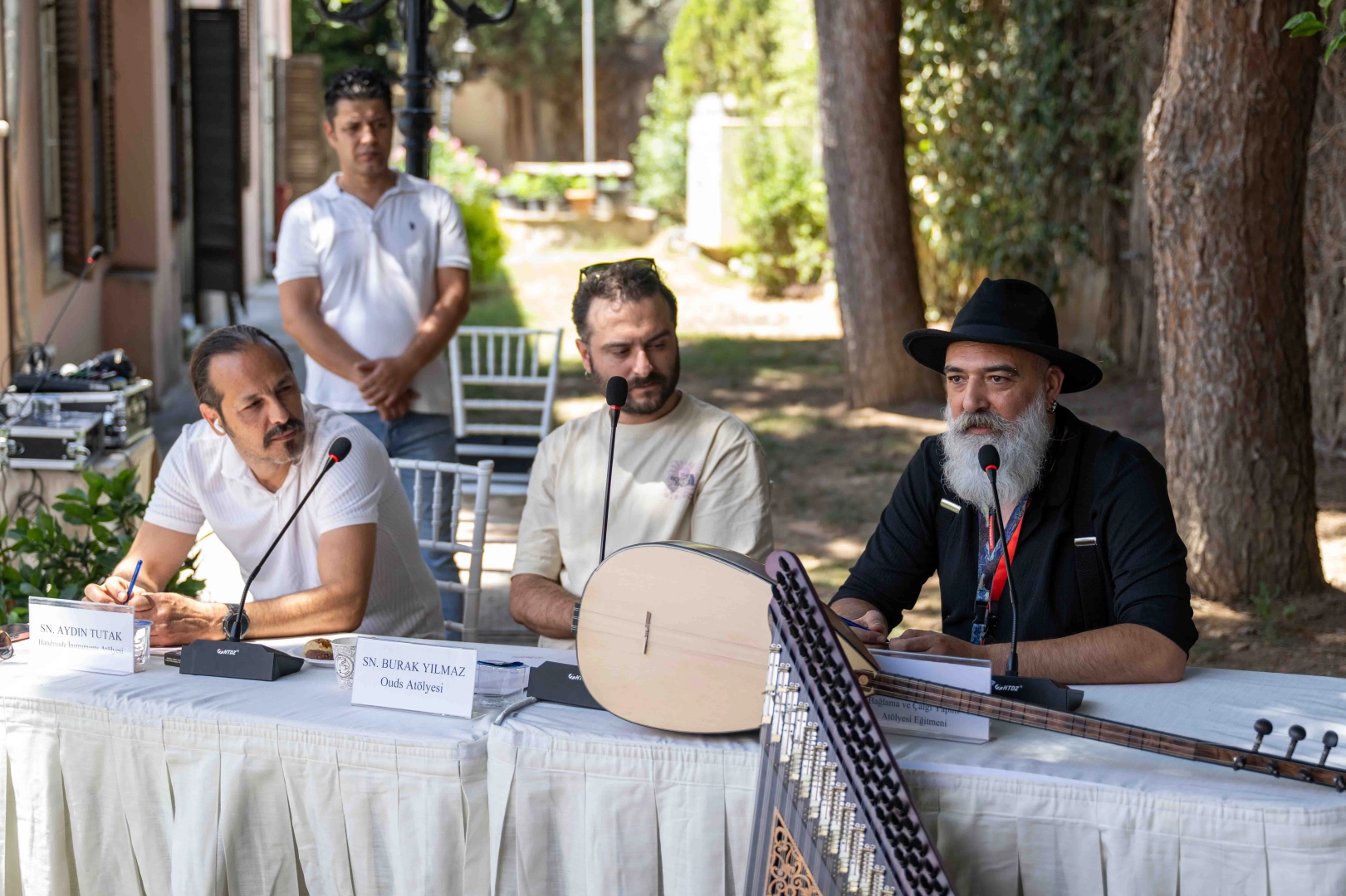 İzmir Bornova’da çalgı yapımının büyüsü yaşandı
