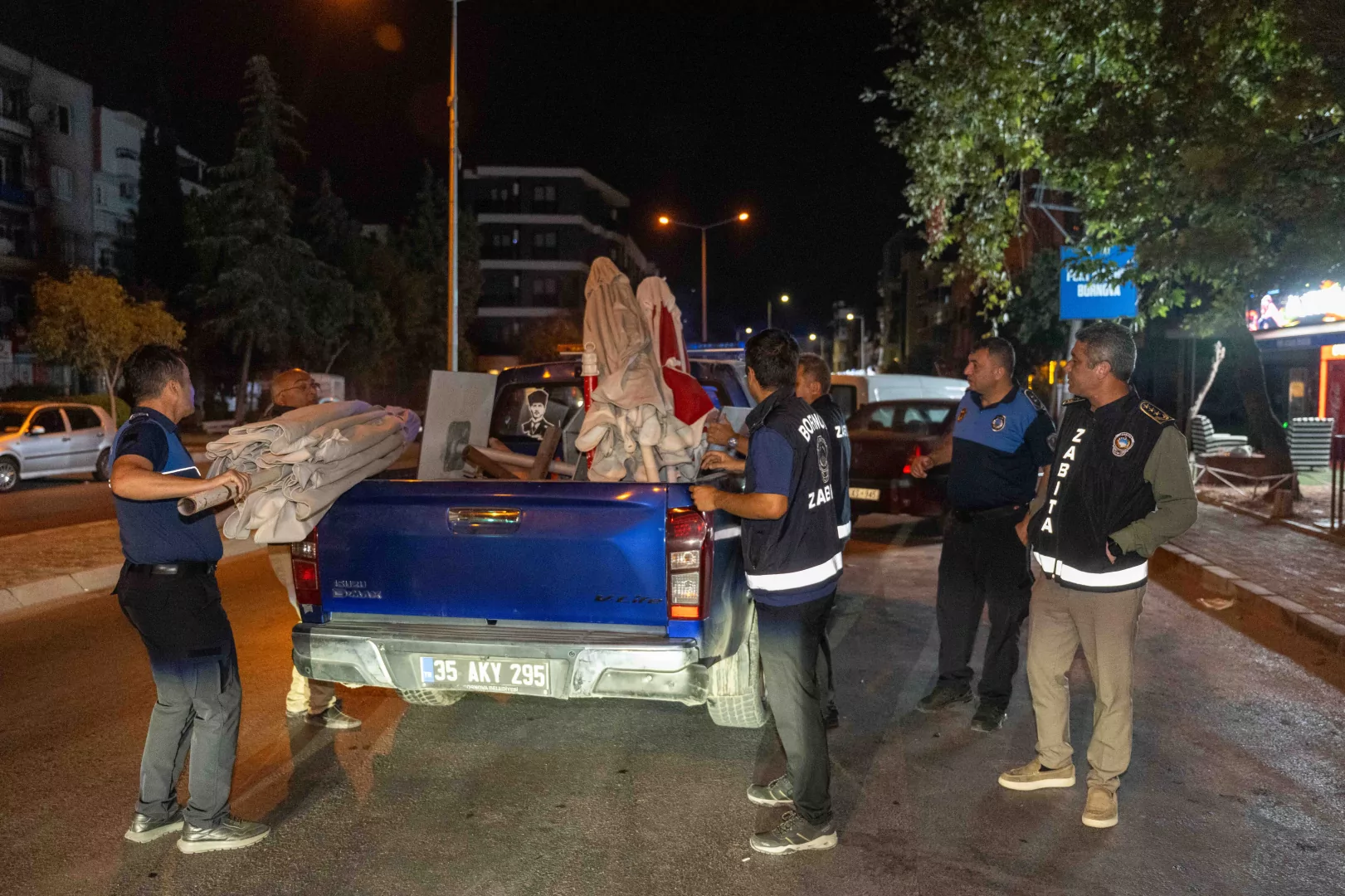 İzmir Bornova’da zabıta ekipleri denetimleri artırdı