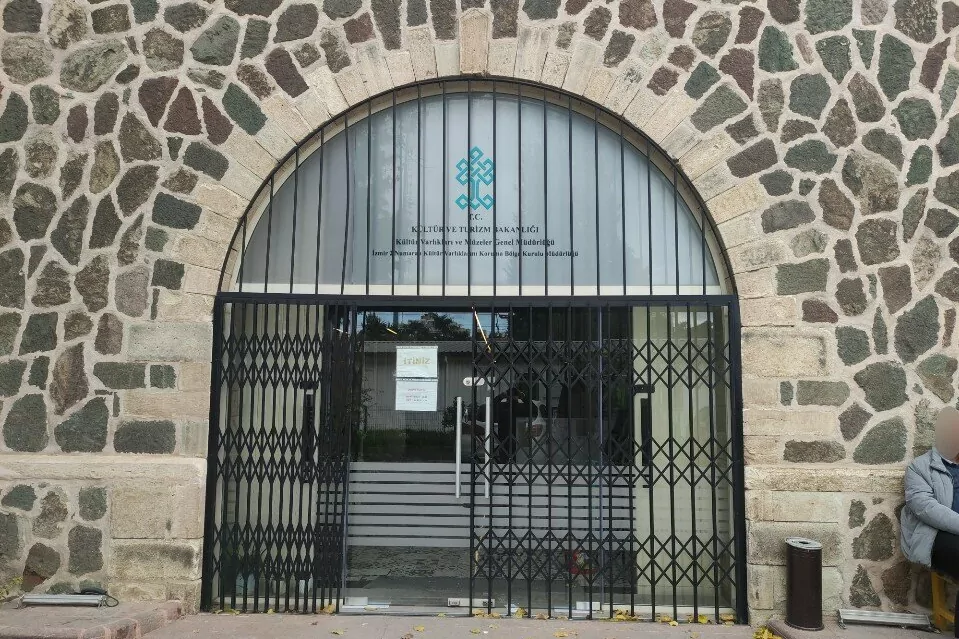 İzmir’de 2 bin yıllık Zeus heykel başı ele geçirildi