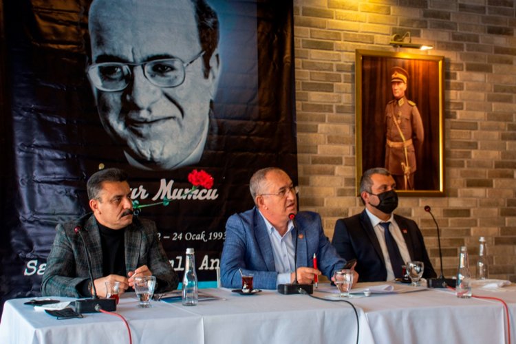İzmir Dikili Uğur Mumcu'yu andı 