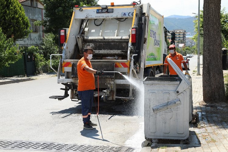 İzmir Gaziemir'de temizlik aksamıyor 