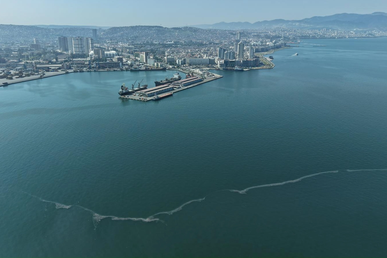 İzmir Körfezi göz göre göre kirletiliyor! 12. kirlilik tespiti!