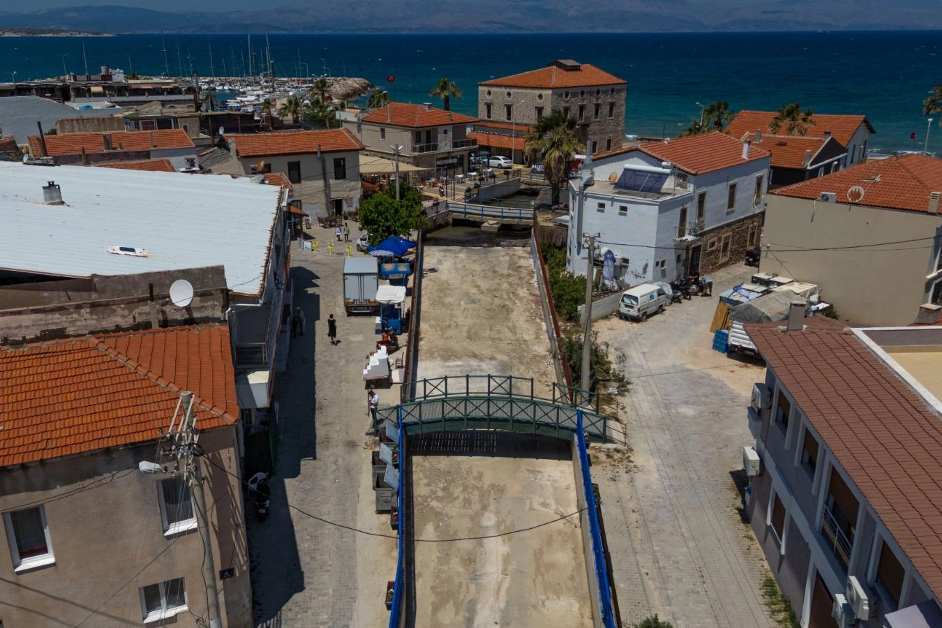 İZSU’dan Yarımada derelerine güvenlik seferberliği... Urla ve Çeşme’de 7 bin 500 ton taş kullanıldı