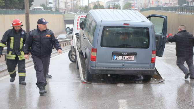 TIRa arkadan çarptı, ağır yaralandı