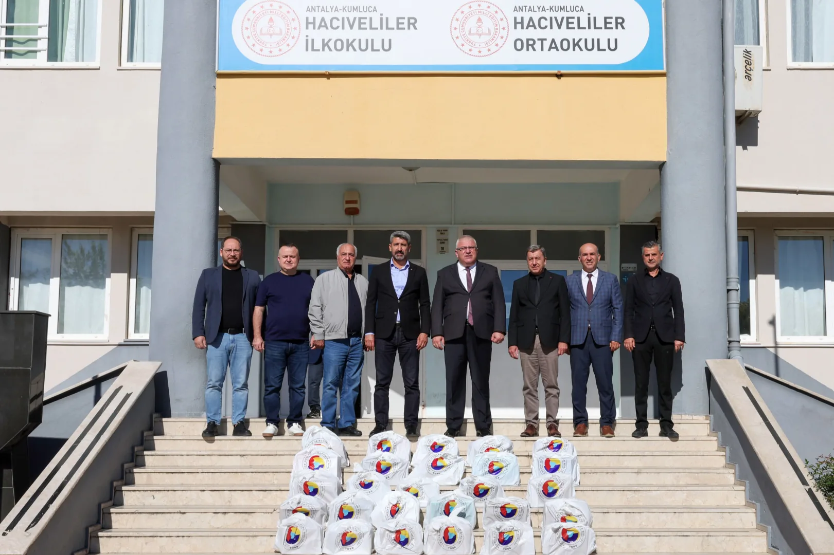 TOBB’dan Kumluca’da 525 öğrenciye ayakkabı desteği