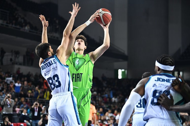 TOFAŞ Anadolu Efes'e konuk oluyor