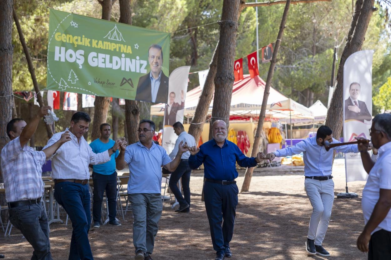 Toroslar’ın muhtarları Tarsus Gençlik Kampı’nda birlikteydi