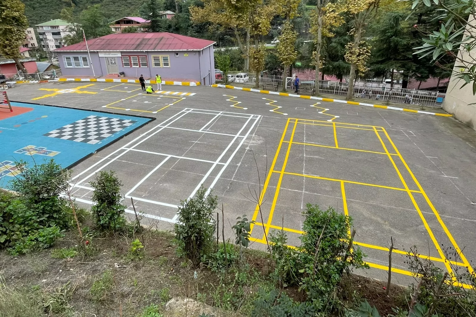 Trabzon'da okul bahçelerine renkli dokunuş