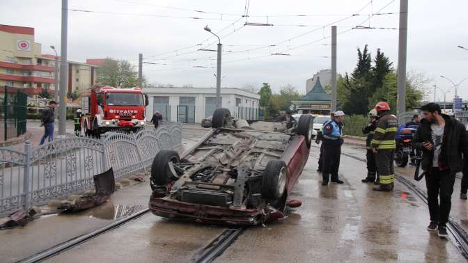 Tramvay yolunda ters döndü