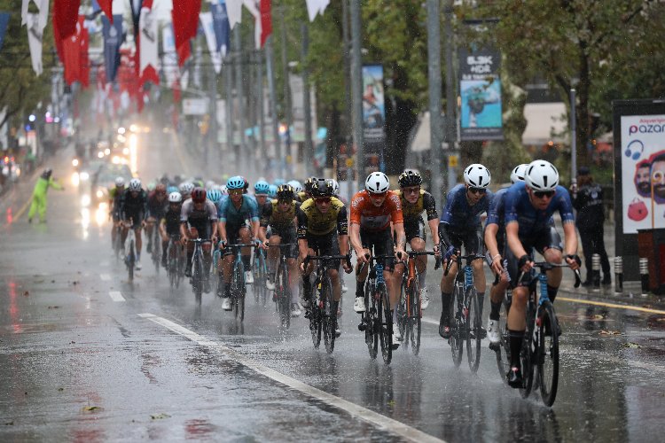 Yağmur altında Tour of İstanbul! Kazanan İstanbul oldu