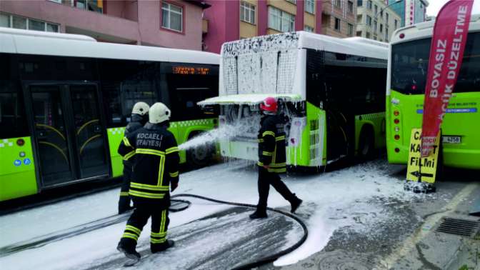 Yangın çıkan halk otobüsünde hasar oluştu