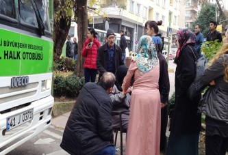 Yaşlı kadına hak otobüsü çarptı