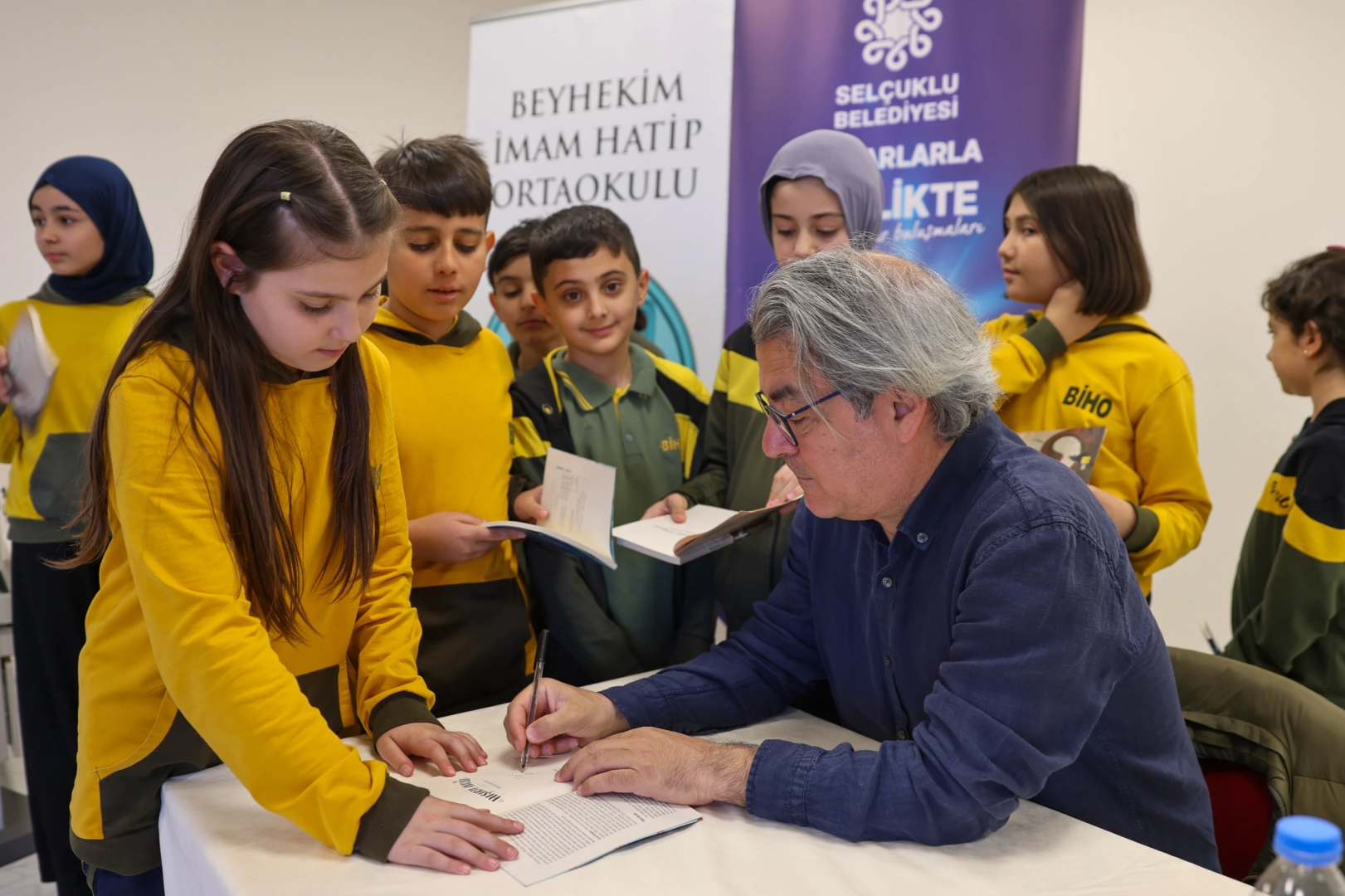 Yazarlar öğrencilerle bir araya geliyor