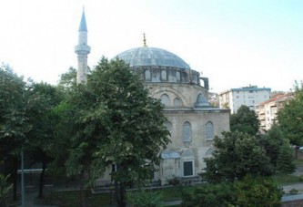 Yeni Cuma Camii’nde 40 yıl sonra restorasyon