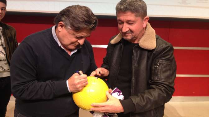 Yılmaz Vuraldan Rıdvan Şükür’e imzalı Futbol topu