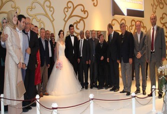 Yoldaş kızını evlendirdi