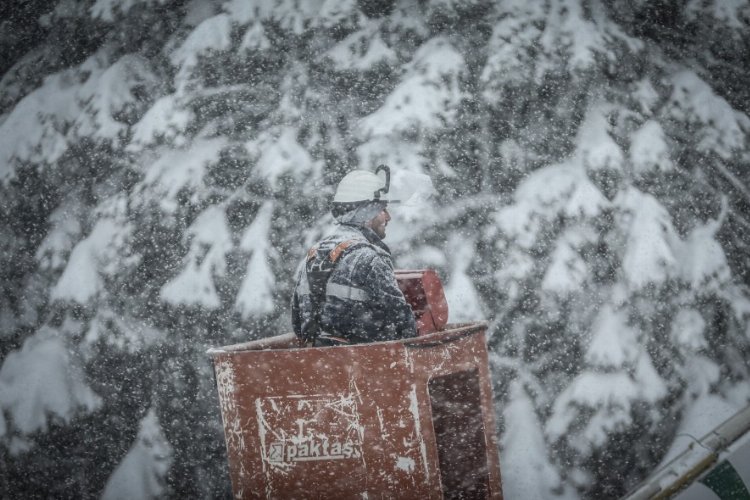 Yoğun kar yağışı UEDAŞ'ı durduramıyor! 