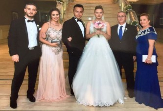 Zeynep’in Crowne Plaza’daki düğününe konuk yağdı