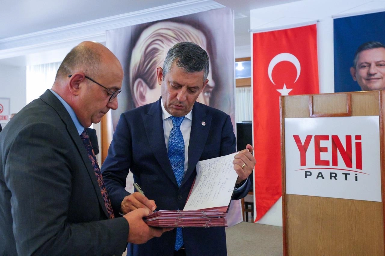 Özgür Özel, YENİ Parti'nin Genel Başkanı seçildi Özgür Özel, YENİ Parti'nin Genel Başkanı seçildi