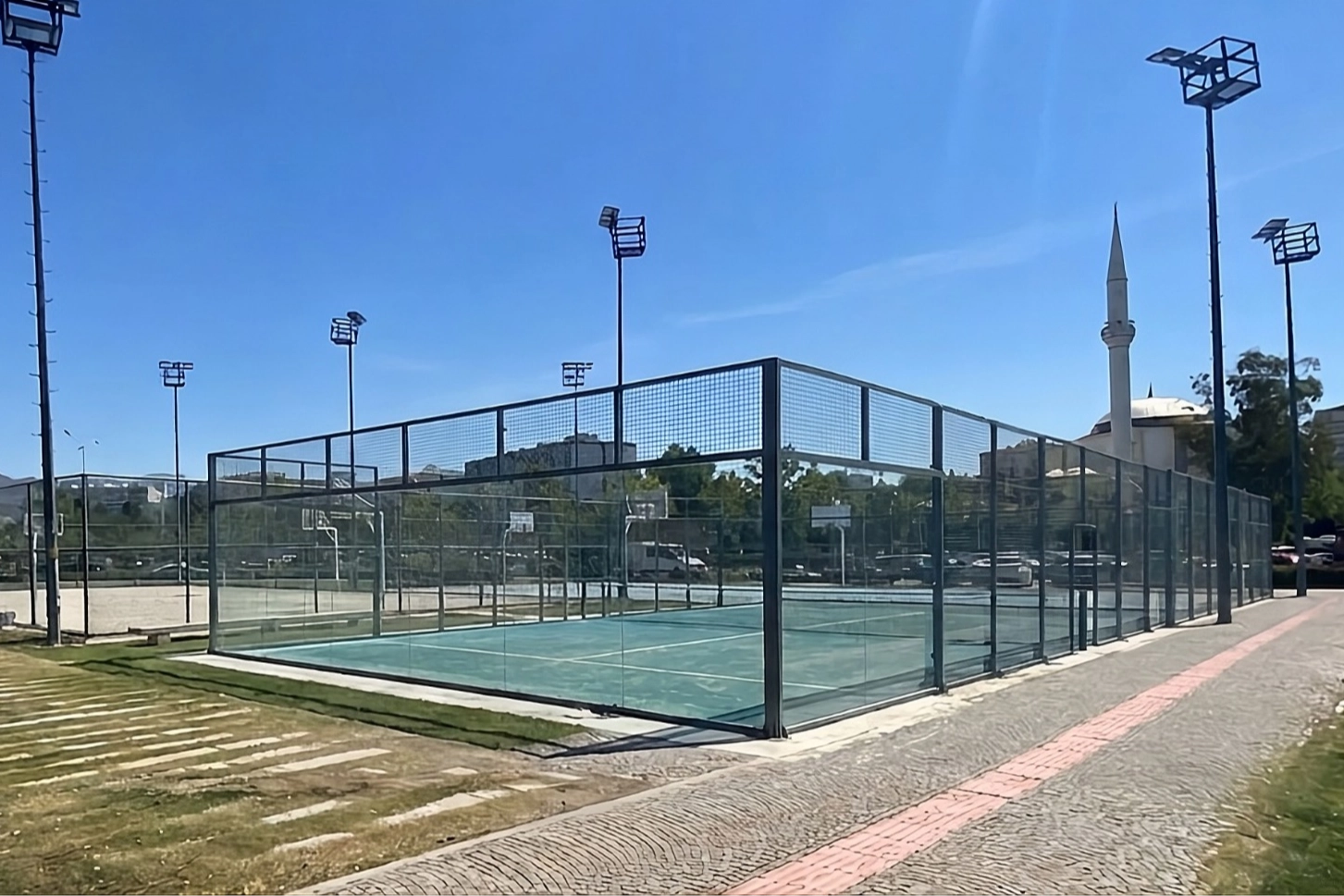 İzmir Bostanlı Sahili’ne yeni padel kortlar geliyor
