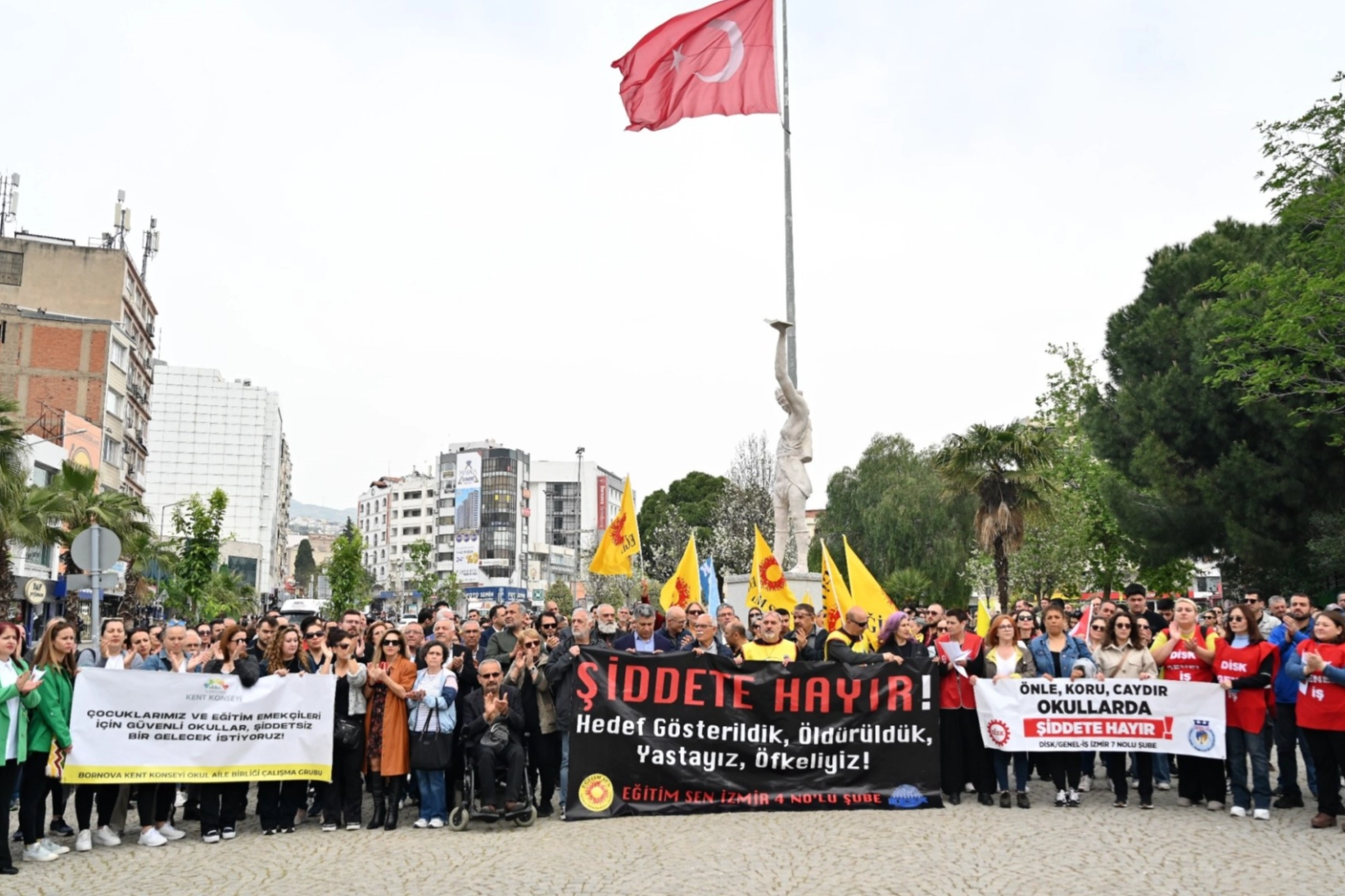 İzmir'de güvenli eğitim eylemi