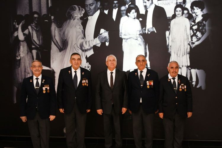 İzmir Karabağlar Belediyesi'nden gazi ve yakınlarına iftar