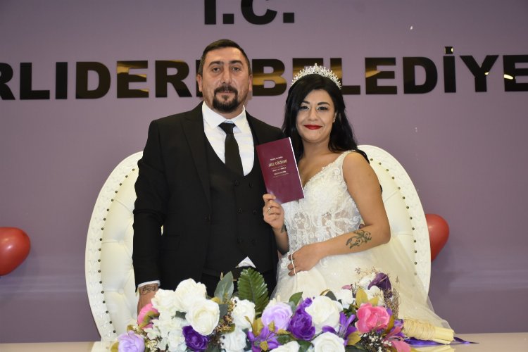 İzmir Narlıdere'de 7 çift dünyaevine girdi