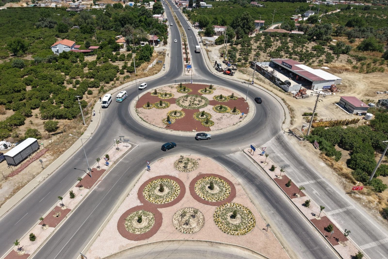İzmir Seferihisar’ın iki büyük kavşağı yenilendi