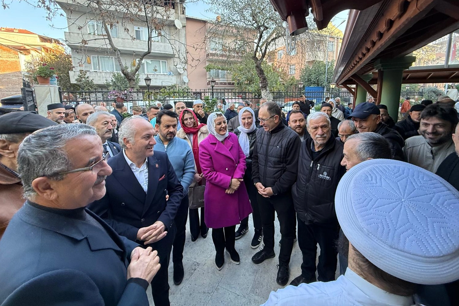 İzmit'te Başkan Hürriyet'ten sabah mesaisi İzmit'te Başkan Hürriyet'ten sabah mesaisi