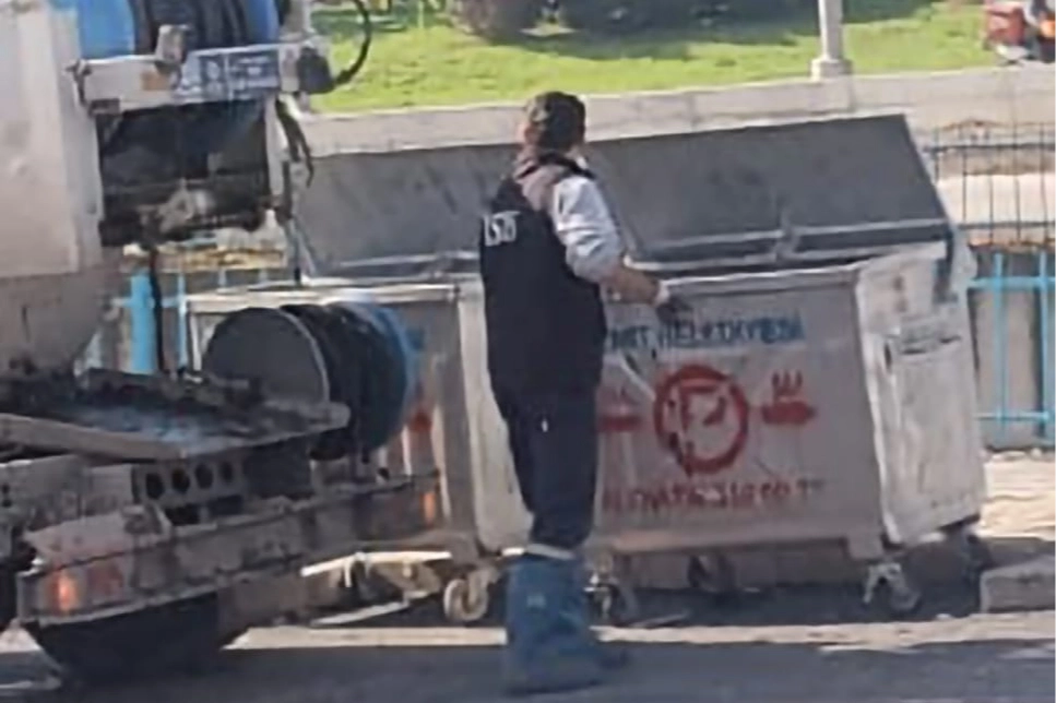 İzmit'ten Kocaeli Büyükşehir'e fotoğraflı sert çıkış: İzmit sokakları Büyükşehir'in atık sahası değil!