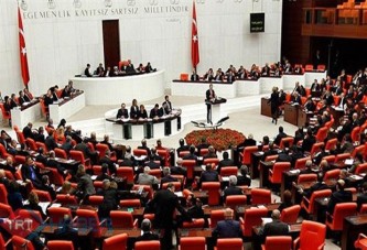 Zorunlu "erken"emeklilik Meclis'ten geçti