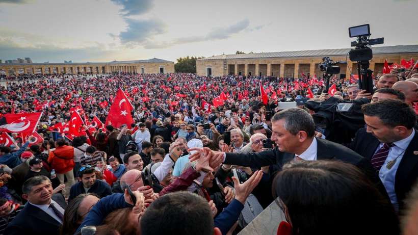 Ankara’da chp’nin 23 nisan kutlama yürüyüşüne polis barikatı