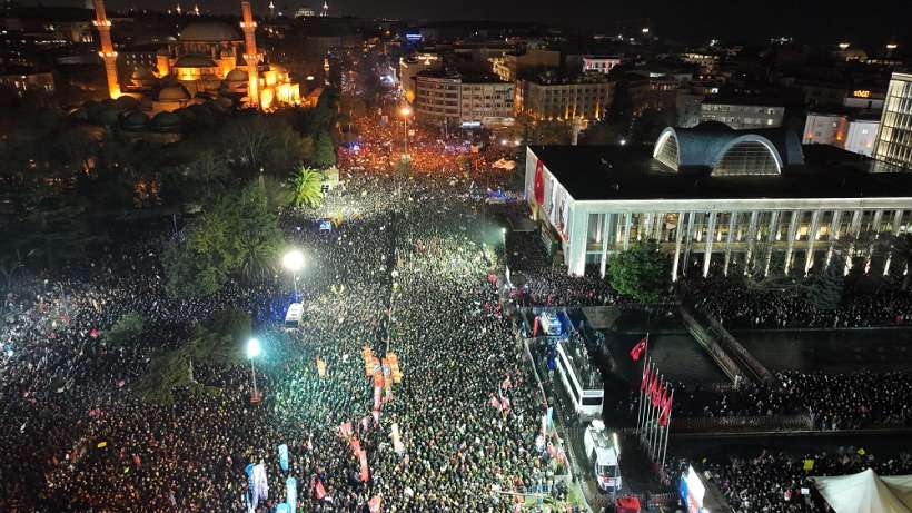 İSTANBUL, DEMOKRASİYE YAPILAN DARBE VE EKREM İMAMOĞLU’NA KURULAN KUMPASA KARŞI TEK YÜREK OLDU